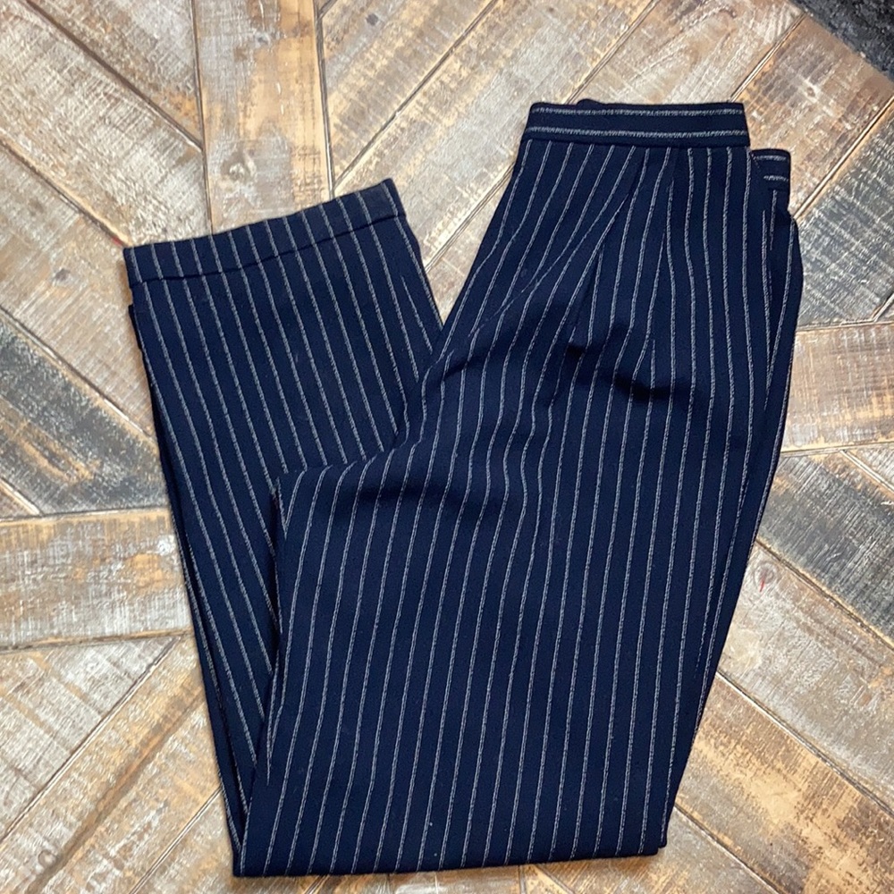 Beautiful Emanuel Ungaro navy lined pinstriped wool pants w/cuff. Size 12. - Picture 4 of 4